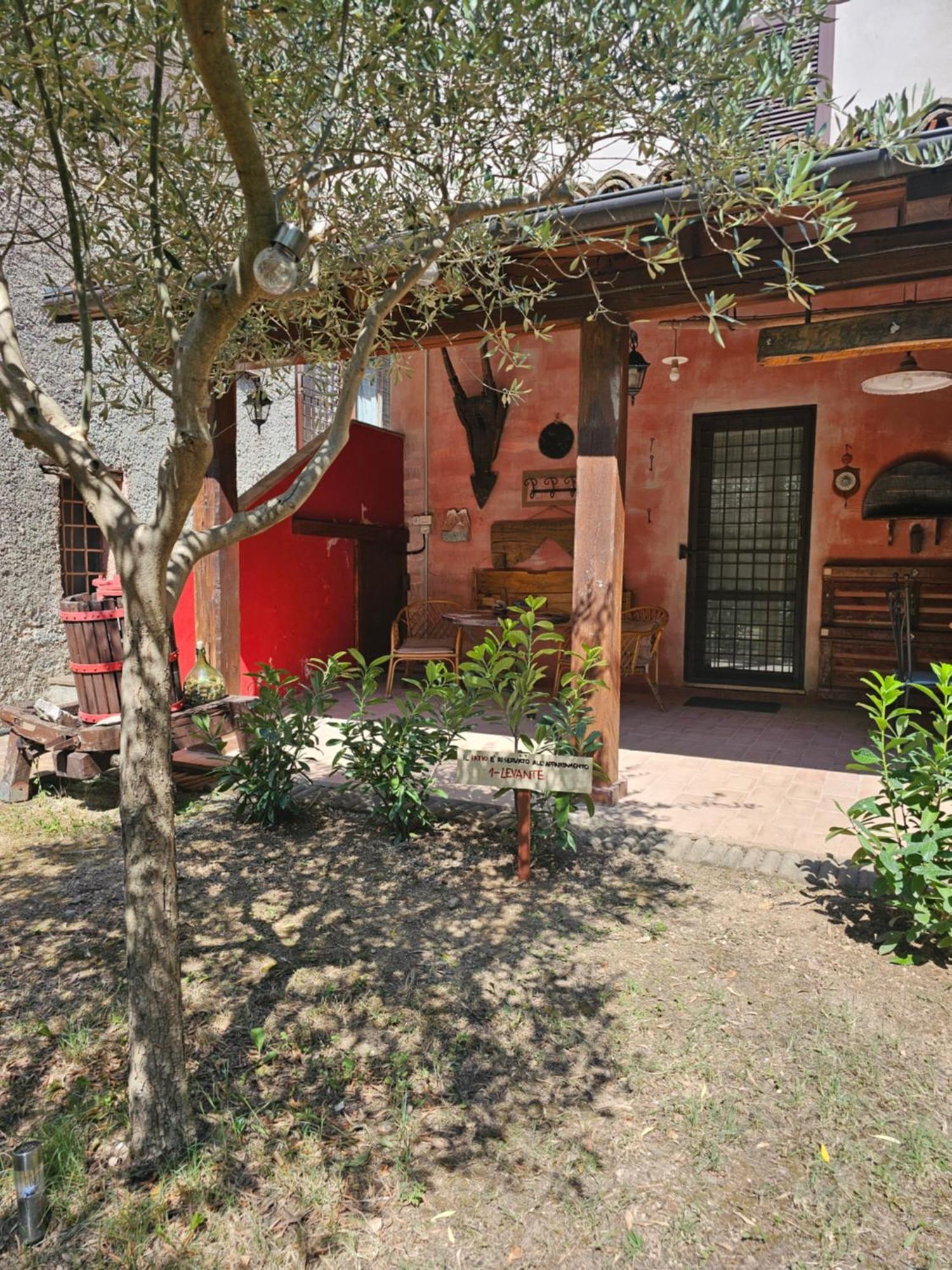 La Rosa Dei Venti - Country House Fossato di Vico Екстер'єр фото