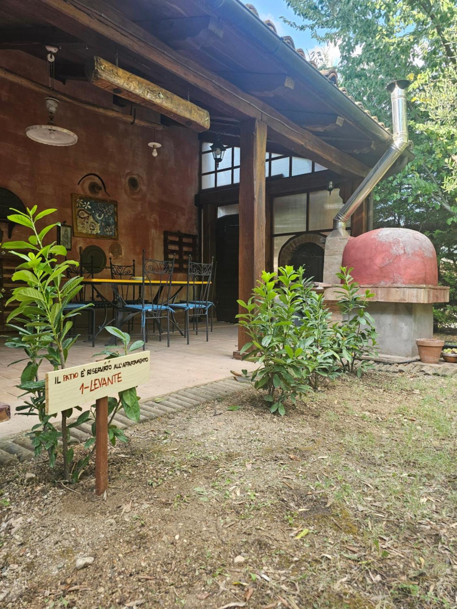 La Rosa Dei Venti - Country House Fossato di Vico Екстер'єр фото