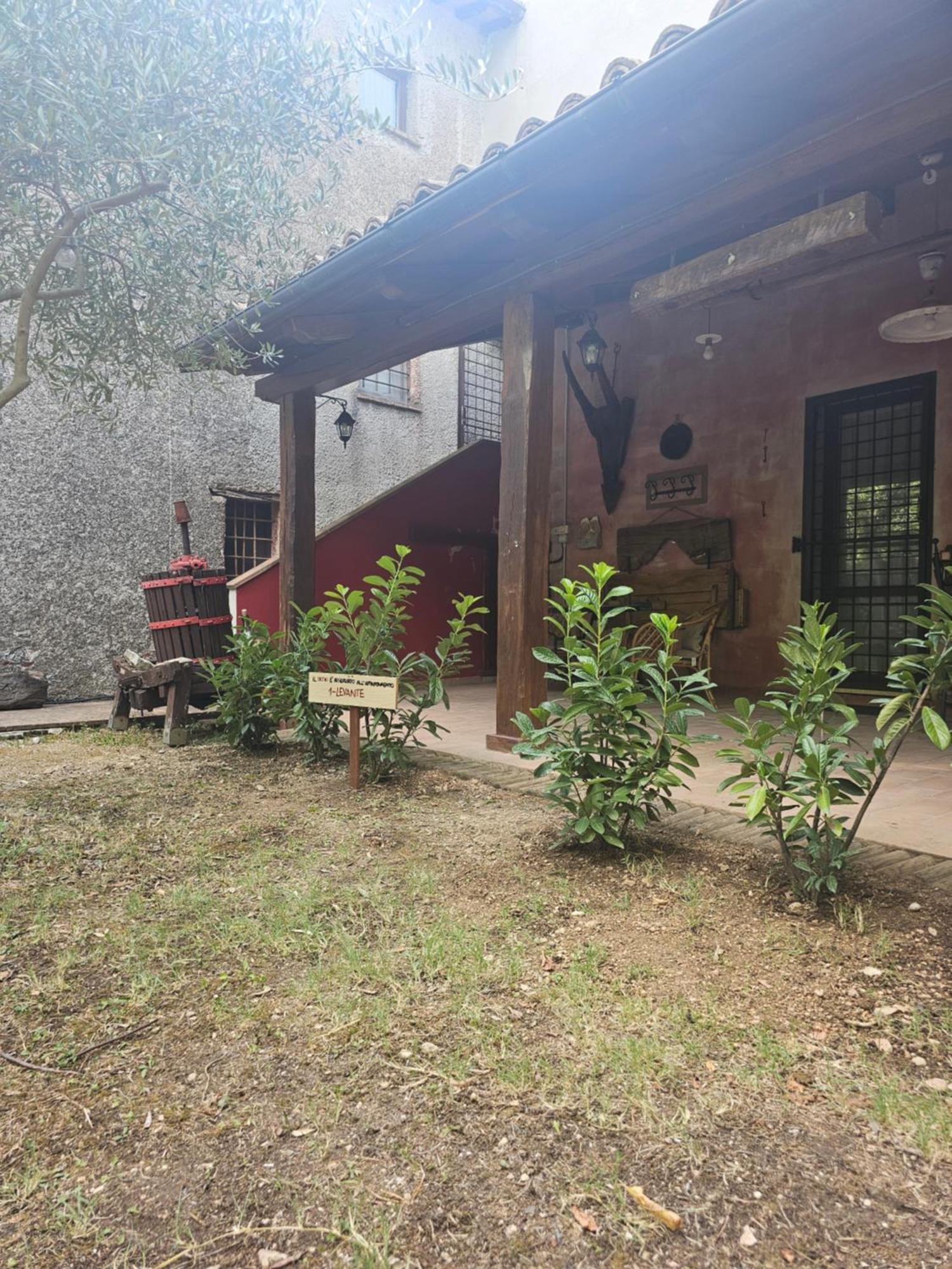 La Rosa Dei Venti - Country House Fossato di Vico Екстер'єр фото