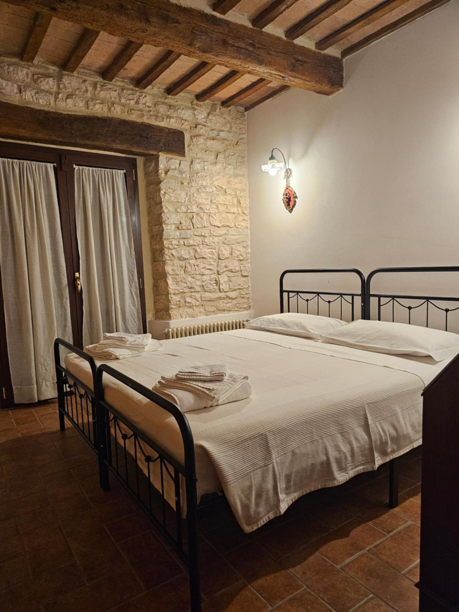 La Rosa Dei Venti - Country House Fossato di Vico Екстер'єр фото