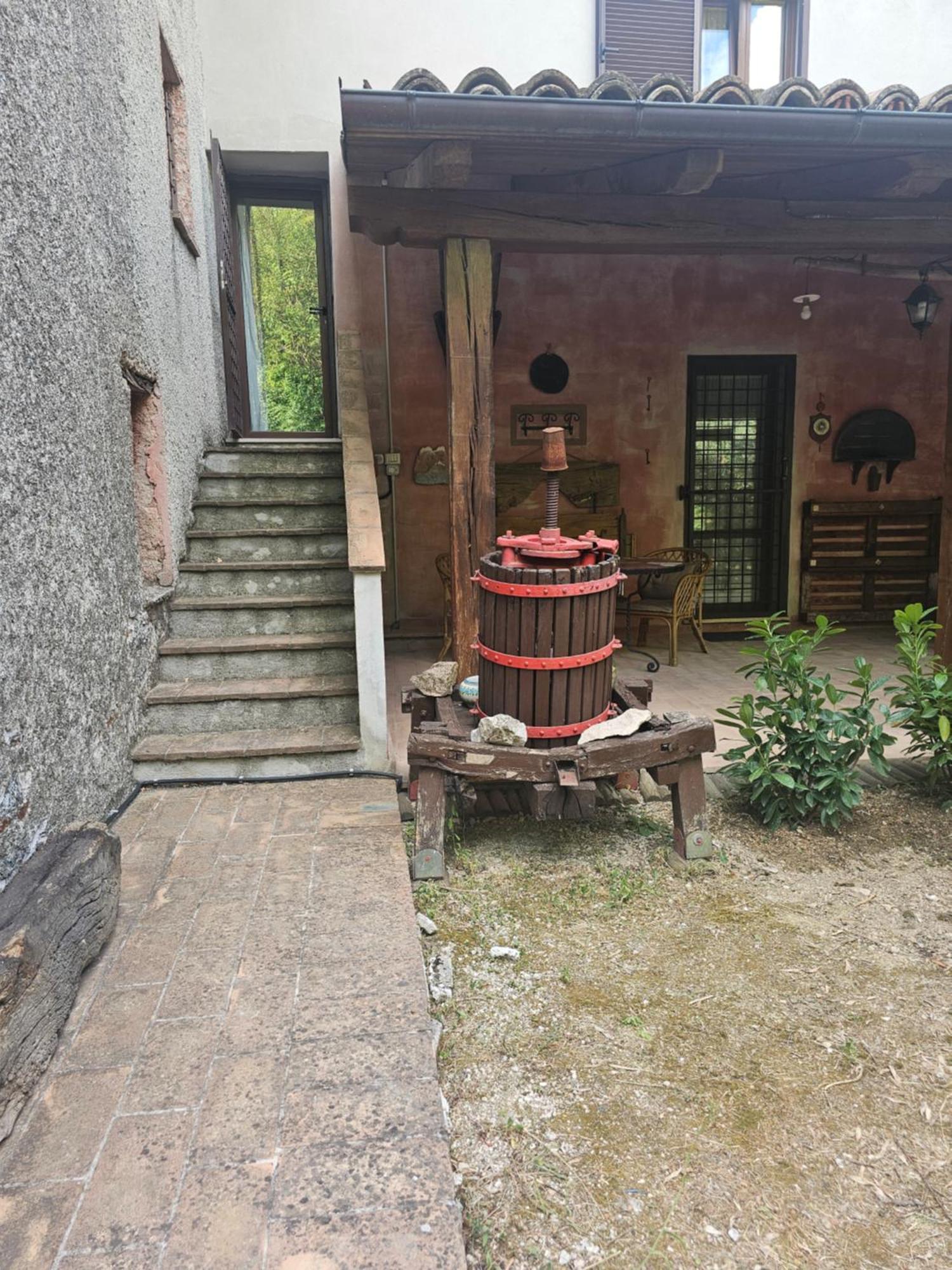 La Rosa Dei Venti - Country House Fossato di Vico Екстер'єр фото