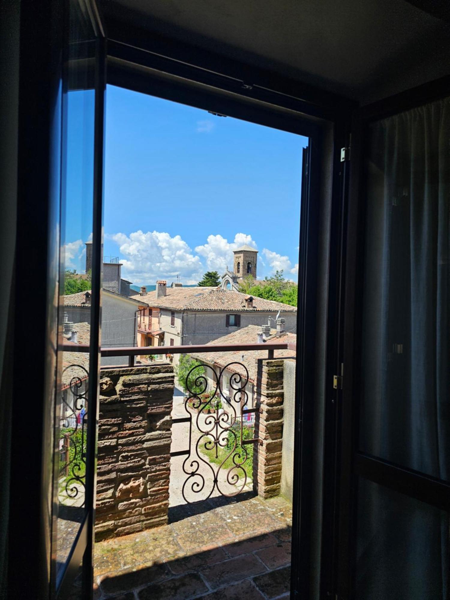 La Rosa Dei Venti - Country House Fossato di Vico Екстер'єр фото